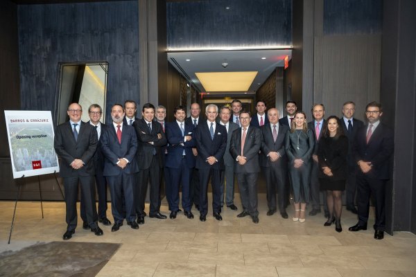 Vino y comida chilena y más de 150 personas: la trastienda de la inauguración de Barros y Errázuriz en Nueva York