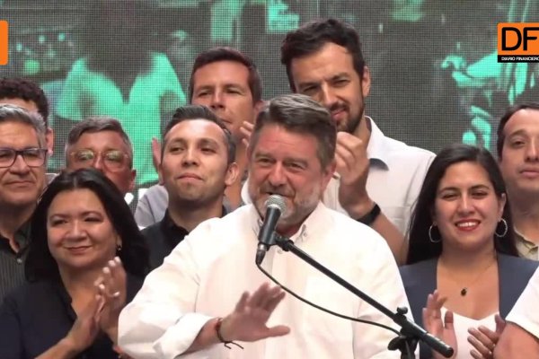<p>Ahora en DF | Claudio Orrego tras reelección: "Tenemos que reconquistar la confianza de la gente y eso no se hace con más peleas, se hace con más trabajo"</p>