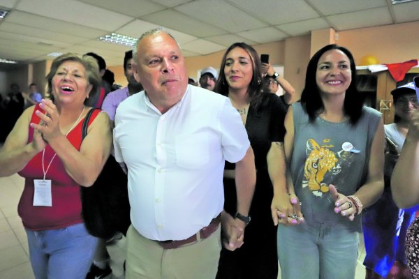 <p>Rodrigo Mundaca continuará en la gobernación de Valparaíso. Foto: Agencia Uno</p>