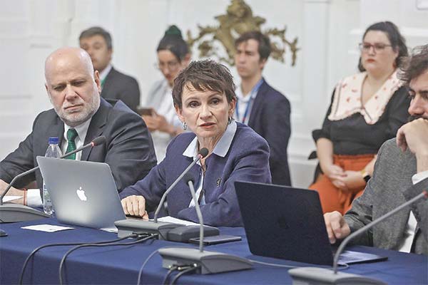 Tohá hace mea culpa ante diputados por tardanza en renuncia de Monsalve, pero descarta que "esperar hasta el jueves haya sido por falta de feminismo"