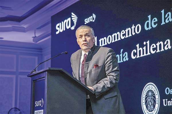 <p>Óscar Landerretche: “El dólar a luca es como inevitable en algún momento”</p>