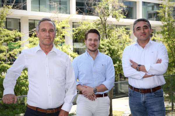 <p>De izquierda a derecha: José Francisco Hurtado, Enric Aparici y Felipe Hojman. Foto: Manuel Urzua</p>