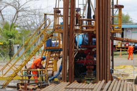 Gobierno y bancos brasileños negocian compra de participación de Novonor en Braskem