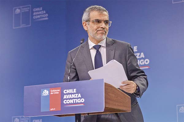 Cordero precisa dichos de Vallejo y afirma que la “pesquisa” de la denuncia contra Boric fue realizada por los abogados personales del Presidente