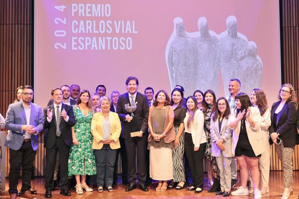 <p>Fundación Carlos Vial Espantoso reconoce a Minera Antucoya por sus políticas en relaciones laborales</p>