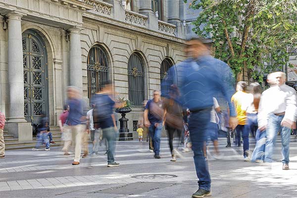 Comisión de Trabajo del Senado aprueba ad referendum limitar las comisiones de intermediación en el sistema de AFP