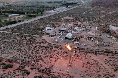 Estatal boliviana YPFB transportará gas desde Vaca Muerta en Argentina a Brasil tras firma de acuerdo