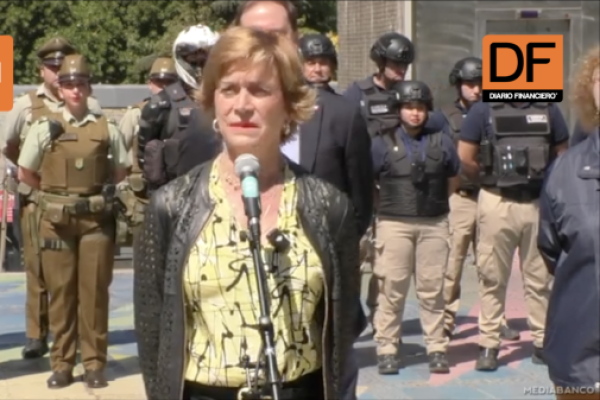 <p>Ahora en DF | Evelyn Matthei por denuncia contra Boric: “Tratar de politizar un tema así, no le hace bien a nuestro país”</p>