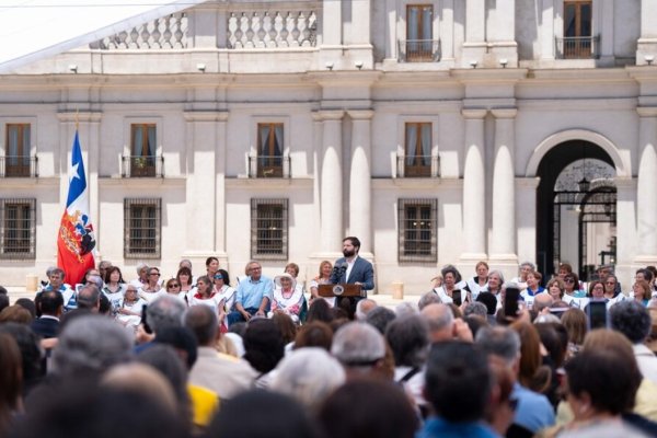 Presidente Boric presenta proyecto para resolver la deuda histórica con los profesores