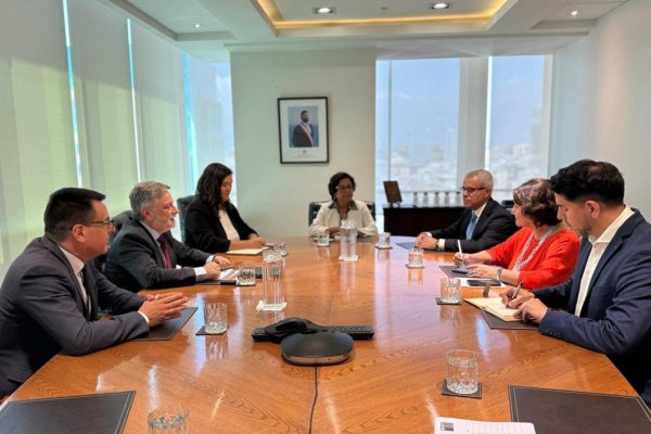 Altos cargos de BHP se reúnen con ministros de Hacienda y Minería para abordar millonario plan de inversión en Chile