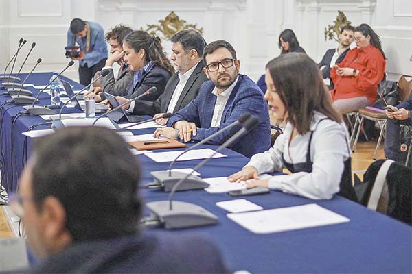 Caso Monsalve: Crispi afirma que “es evidente que las cosas se pudieron hacer mejor”, pero evita revelar conversaciones con el Presidente