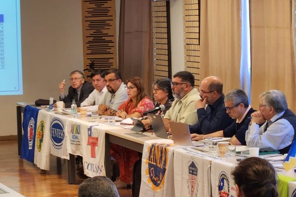 <p>Reajuste sector público: negociación entre los funcionarios y el Gobierno finalizaría esta semana</p>