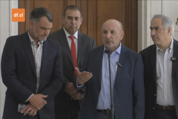<p>Ahora en DF | Senadores de la Comisión de Salud por devoluciones de las isapres: “El Gobierno puede impedir esta humillación de devoluciones en migajas”</p>
