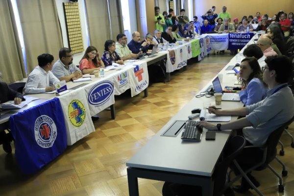<p>Reajuste del sector público: Hacienda propone alza salarial de 4,1% nominal, frente al 7,5% que piden los trabajadores</p>