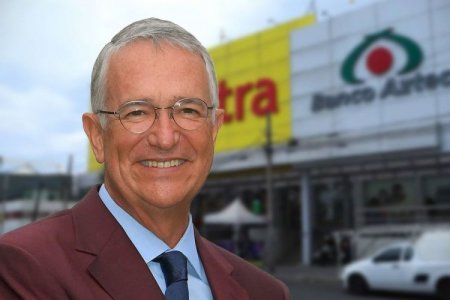Mexicano Ricardo Salinas, dueño de TV Azteca, sale del podio de los más ricos del mundo: ¿qué pasó con Elektra y a quiénes responsabiliza?
