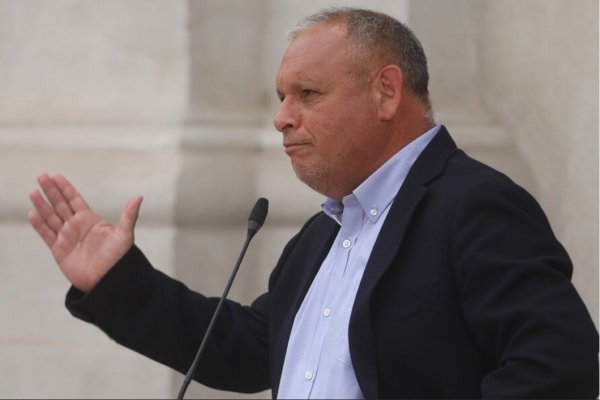 <p>Gobernador Mundaca: "El Ministerio de Seguridad Pública no otorga ningún rol significativo ni establece espacios para el apoyo de los gobiernos regionales"</p>