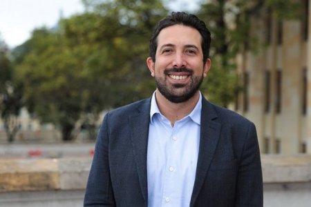 Quién es Diego Guevara, el economista que asume como ministro de Hacienda de Colombia
