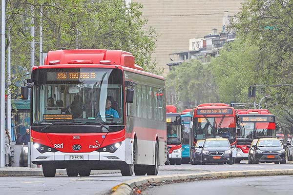 Ministerio de Transporte anuncia una nueva licitación de buses en el sistema capitalino