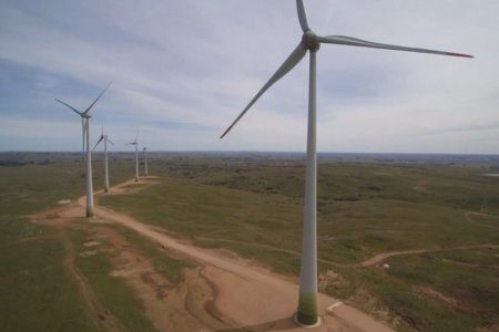 Pluspetrol, la argentina que compró los activos de ExxonMobil en Vaca Muerta, entró a las renovables en Uruguay