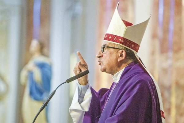 Monseñor Chomali está en Roma: es creado Cardenal ¿y definirá también al nuevo rector UC?
