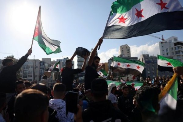 Rebeldes sirios derrocan al presidente Assad y recibe asilo en Moscú