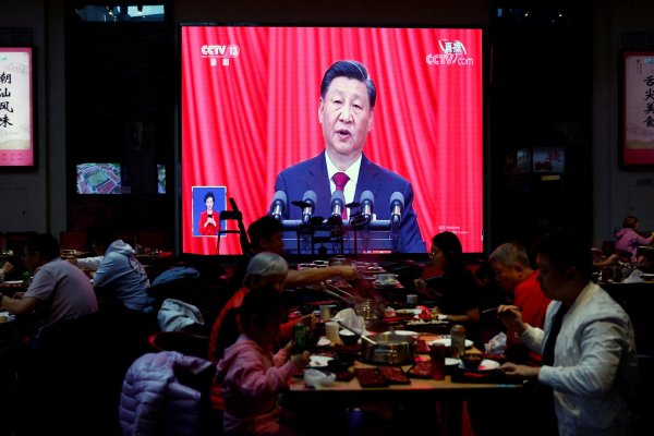 <p>Xi Jinping intenta tranquilizar a los inversionistas y afirma que China seguirá siendo el "motor de crecimiento" del mundo</p>