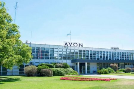 Avon cierra centro de distribución en Argentina y despide a casi 300 trabajadores