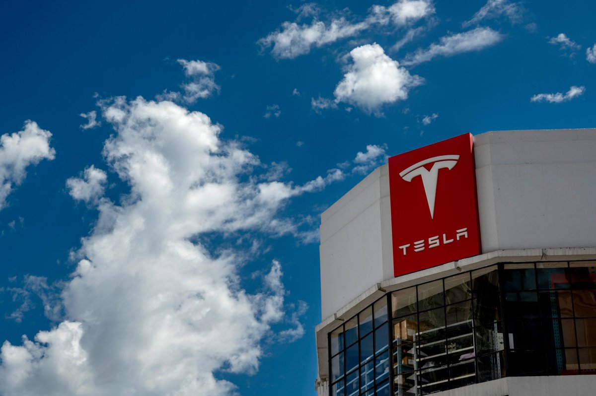 <p>Tesla logra máximos históricos en bolsa gracias a un intenso rally por Trump y los robotaxis</p>