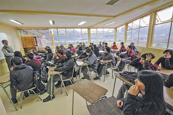 Que privados o gremios puedan administrarlos y no solo el Estado: la propuesta de Pivotes para resolver las problemáticas de los SLEP