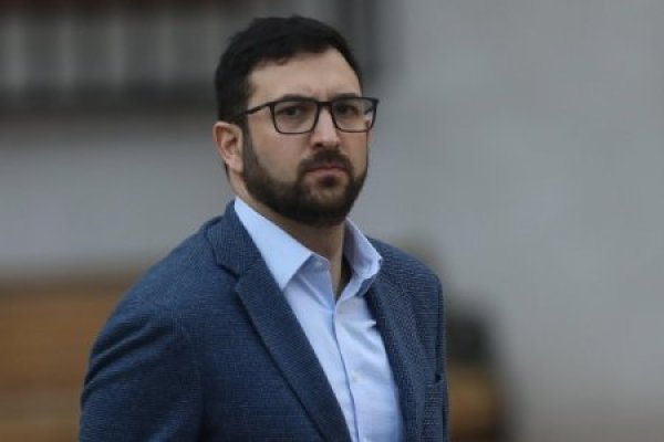 Tohá respalda a Crispi y rechaza críticas por reunión de jefe de asesores de Boric con representantes de Huawei