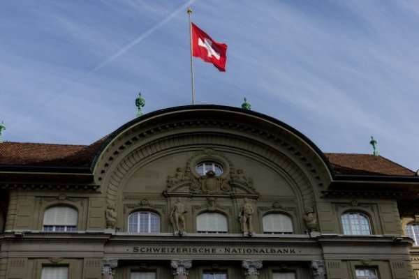 <p>Banco Nacional de Suiza baja tasa de interés más de lo esperado y la lleva a un 0,5%</p>