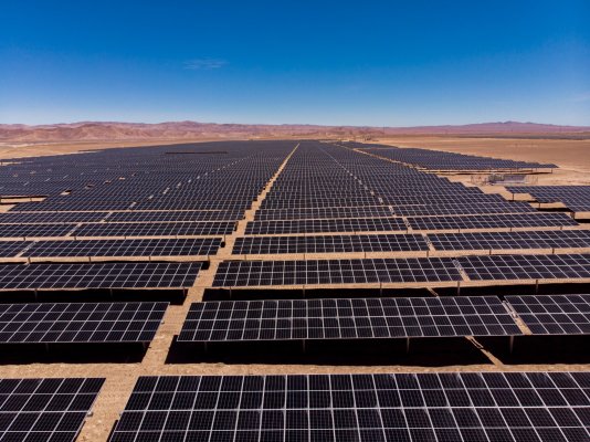 Española Grenergy alista fin de la construcción de la primera fase de Oasis de Atacama con la llegada de nuevas baterías de BYD