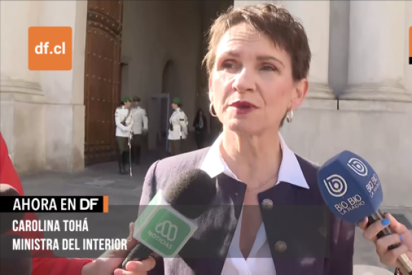 <p>Ahora en DF | Tohá respalda a Crispi tras reunión de jefe de asesores de Boric con representantes de Huawei: “Si complicara, no estaría ahí”</p>