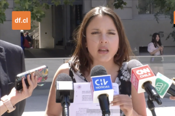 <p>Ahora en DF | Diputados Musante y Araya entregan carta en La Moneda para exigir detalles de reunión de Crispi con Huawei</p>