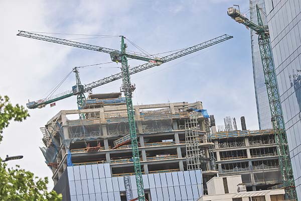 ¿El año de la recuperación? Inmobiliarios prevén tibias mejoras en 2025 y construcción ve lejano el repunte