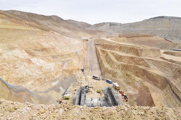 <p>Inversión minera a materializar en el año 2025 supera los US$ 7.700 millones: permisos serían el gran escollo</p>