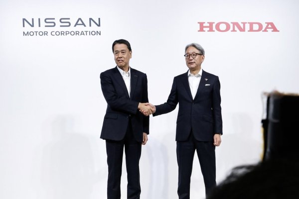 <p>Honda y Nissan iniciarán negociaciones para una fusión que podría incluir también a Mitsubishi</p>