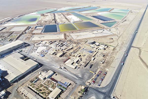 Entre la batalla contra Codelco-SQM y el fin de restricciones: altos mandos de Tianqi llegan al Congreso