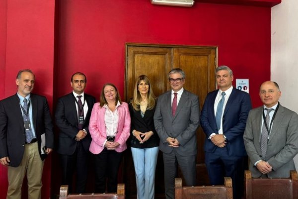 <p>De izquierda a derecha: Jorge Selaive, Felipe Bravo, Heidi Berner, Ximena Rincón, Mario Marcel, Medardo Lagos y Guillermo Yáñez.</p>