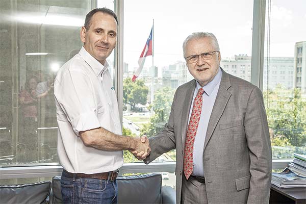 <p>El vicepresidente ejecutivo de Enami, Iván Mlynarz y el presidente del directorio de Codelco, Máximo Pacheco.</p>