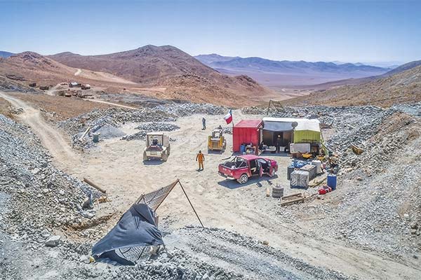 <p>“Es una guillotina”: Sonami urge al Gobierno aumentar tonelaje de extracción de pequeños mineros</p>