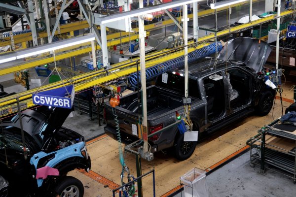<p>EEUU revisa al alza el PIB del tercer trimestre a 3,1% gracias a un mayor gasto de los consumidores y exportaciones</p>