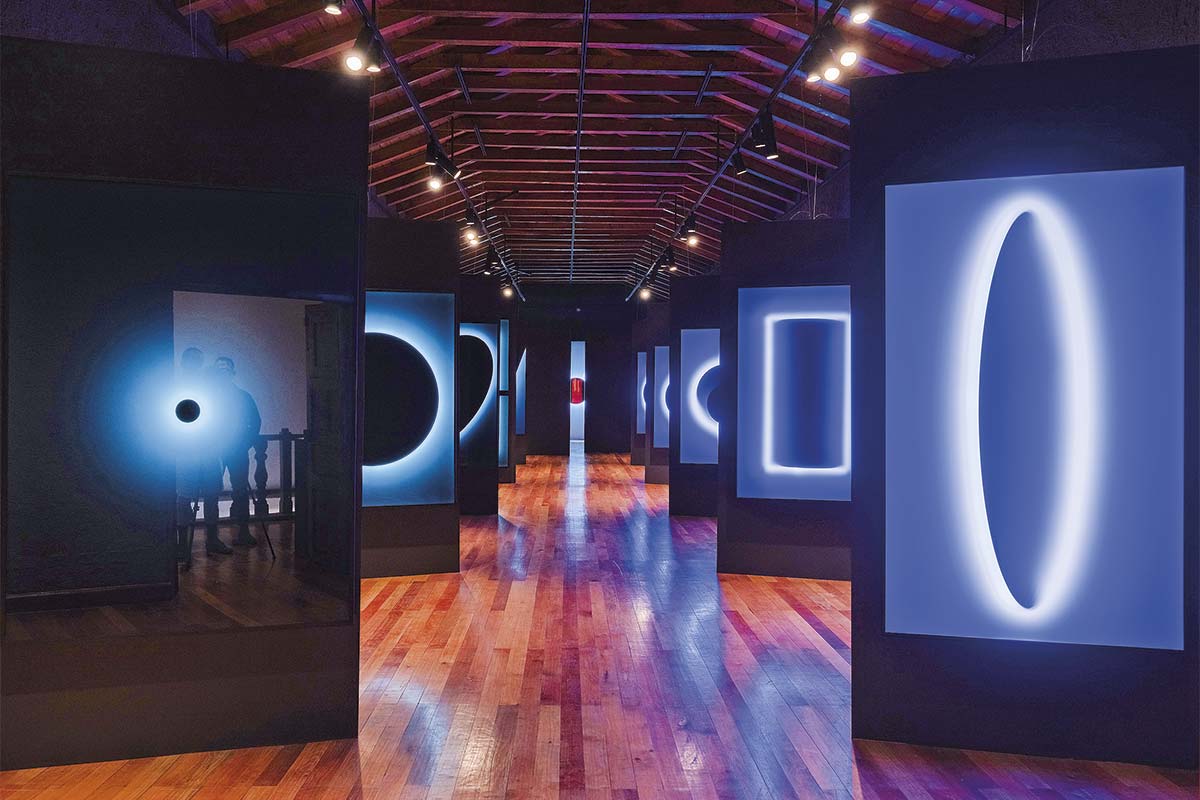 <p>Luz y oscuridad: los objetos performativos de Javier Toro Blum</p>