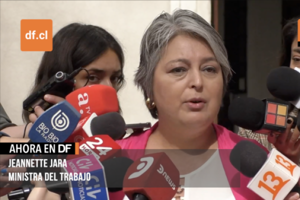 <p>Ahora en DF | Reforma de pensiones: Jara tilda de “confusos" los dichos de Matthei y destaca que “cualquier liderazgo que quiera sumarse para un acuerdo es bienvenido”</p>