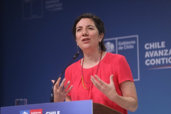 Pensiones, migraciones y Dominga: Así fue el debut de la ministra Aisén Etcheverry en la vocería tras comité político