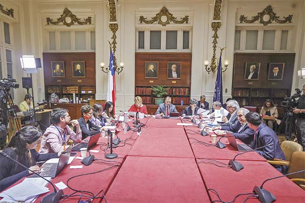 <p>El 6 de enero se retomará la discusión en la comisión de Medio Ambiente del Senado.</p>