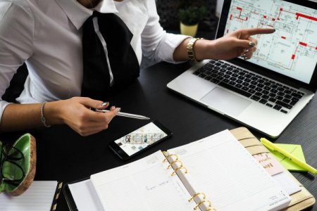 Así será el trabajo en 2025: 10 tendencias que marcarán el rumbo según Deel