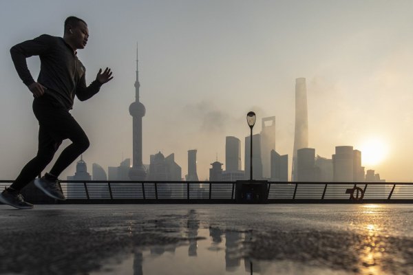 <p>El Banco Mundial mejora las estimaciones de crecimiento de China pero pide reformas más profundas</p>