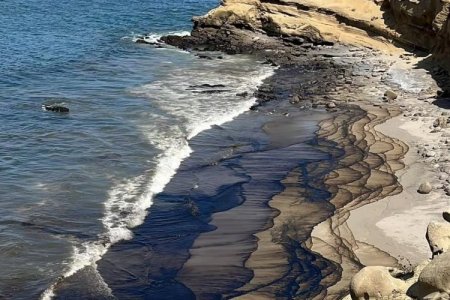 Perú declara emergencia ambiental por derrame de petróleo de Petroperú en zona costera