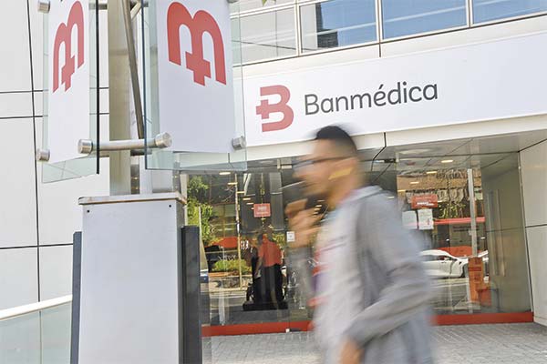 Venta de Banmédica: 20 interesados concurren a primera fase del proceso por Chile y Colombia